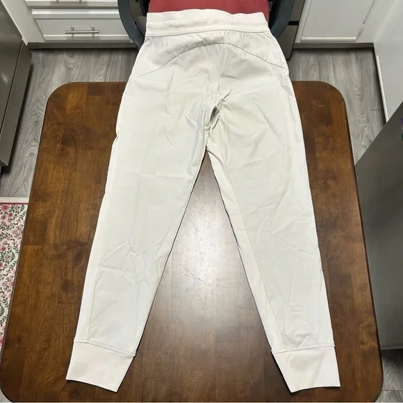 Athleta Headlands Hybrid Trek Jogger in Birch Grey Size 4 - Picture 4 of 14